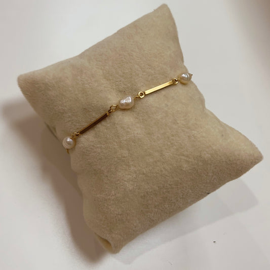 Dainty Pearl Bracelet