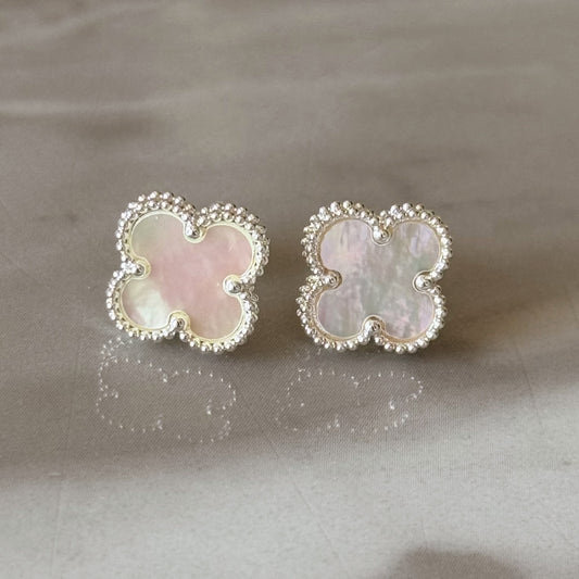 VCA Clover Earrings Silver White